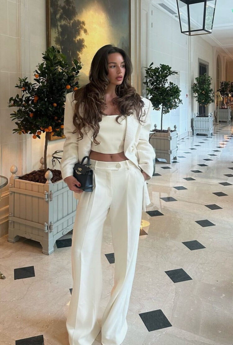 Melissa A. R  Stylish Fashion Outfit Trends
