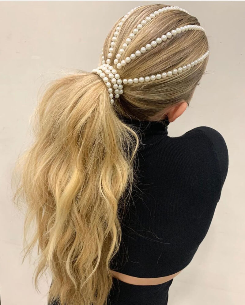 Pearl Embedded Messy Ponytail
