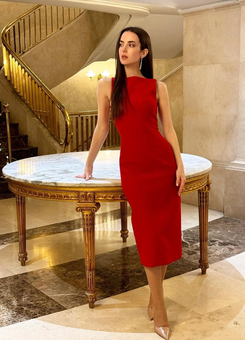 Susana Arcocha In Red Sleeveless Bodycon Dress