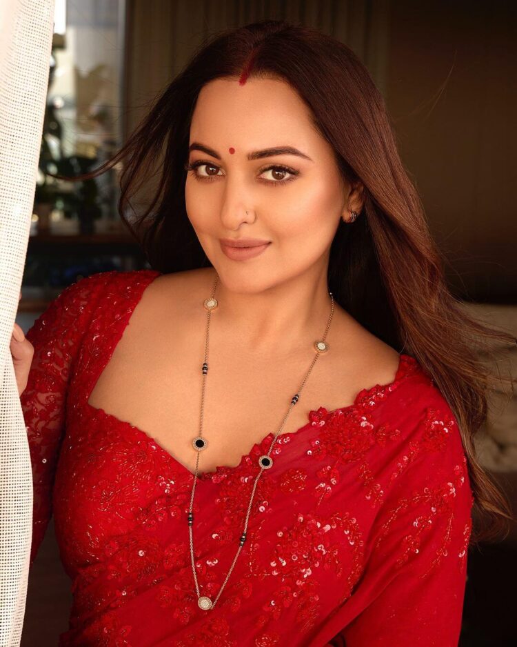 Bollywood Celebrities Embrace the Festivities in Style!
